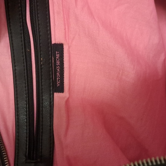 Victoria's Secret vintage black bag with pink lining - Picture 4 of 9